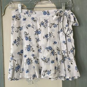 Super cute Hollister skirt XS